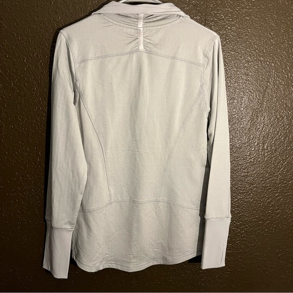 Gray Long Sleeve Athletic Shirt with Collar & Thumb Holes, Size Medium - Picture 3 of 4